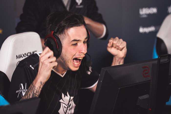 更凸显了他 更凸显了他