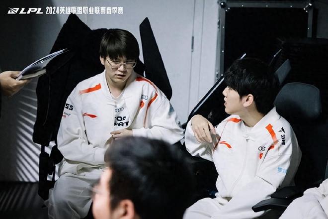 可以看到他 可以看到他